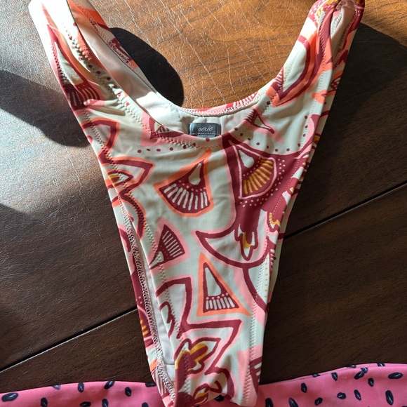 Lot of bathing Suits - Picture 6 of 9